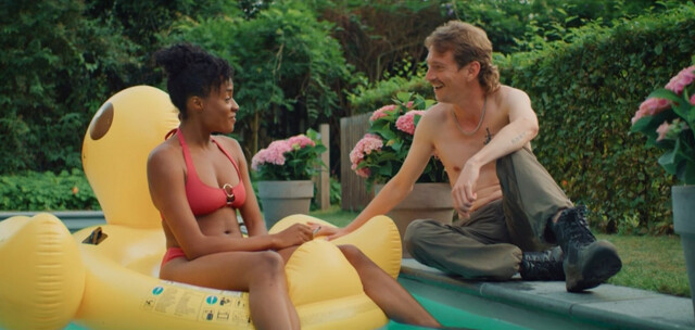 Laura Sepul nude, Gemi Diallo sexy, Sophie Breyer sexy – Baraki s01e01e02e08 (2021)
