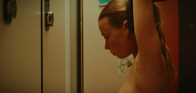 Laura Sepul nude, Gemi Diallo sexy, Sophie Breyer sexy – Baraki s01e01e02e08 (2021)