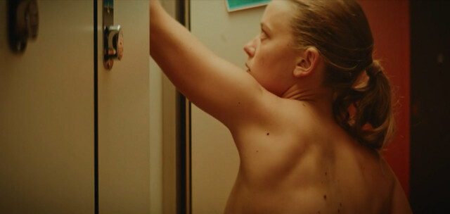 Laura Sepul nude, Gemi Diallo sexy, Sophie Breyer sexy – Baraki s01e01e02e08 (2021)