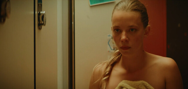 Laura Sepul nude, Gemi Diallo sexy, Sophie Breyer sexy – Baraki s01e01e02e08 (2021)