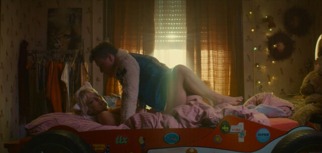 Laura Sepul nude, Gemi Diallo sexy, Sophie Breyer sexy – Baraki s01e01e02e08 (2021)