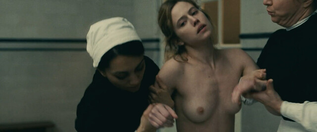 Lou de Laage nude, Coralie Russier nude, Martine Schambacher nude – The Mad Women’s Ball (Le bal des folles) (2021)