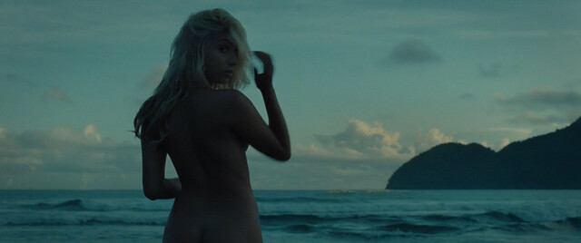 Vicky Krieps sexy, Thomasin McKenzie sexy, Abbey Lee sexy, Alejandra Useche nude – Old (2021)