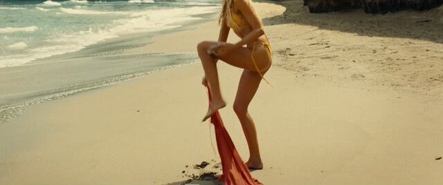 Vicky Krieps sexy, Thomasin McKenzie sexy, Abbey Lee sexy, Alejandra Useche nude – Old (2021)