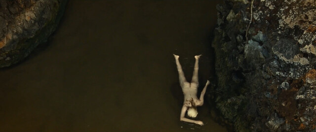 Vicky Krieps sexy, Thomasin McKenzie sexy, Abbey Lee sexy, Alejandra Useche nude – Old (2021)