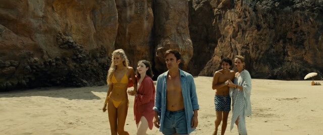 Vicky Krieps sexy, Thomasin McKenzie sexy, Abbey Lee sexy, Alejandra Useche nude – Old (2021)