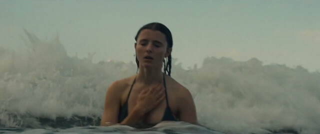 Vicky Krieps sexy, Thomasin McKenzie sexy, Abbey Lee sexy, Alejandra Useche nude – Old (2021)
