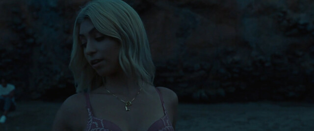 Vicky Krieps sexy, Thomasin McKenzie sexy, Abbey Lee sexy, Alejandra Useche nude – Old (2021)