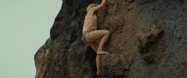 Vicky Krieps sexy, Thomasin McKenzie sexy, Abbey Lee sexy, Alejandra Useche nude – Old (2021)