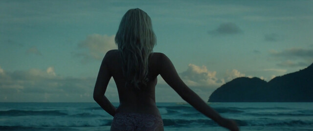 Vicky Krieps sexy, Thomasin McKenzie sexy, Abbey Lee sexy, Alejandra Useche nude – Old (2021)