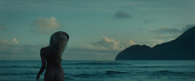 Vicky Krieps sexy, Thomasin McKenzie sexy, Abbey Lee sexy, Alejandra Useche nude – Old (2021)