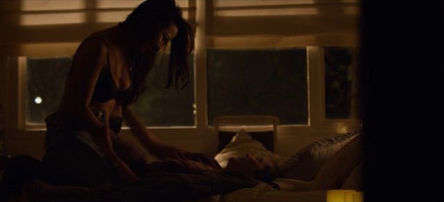Tata Ariza nude, Camila Sodi sexy – Wild District (Distrito Salvaje) s02e08 (2019)
