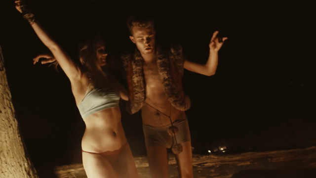 Linn Reusse sexy, Zarina Zoller sexy – In pochenden Zellen (2016)