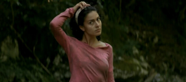 Lucia Siposova nude, Raluca Aprodu sexy – Na vlastni nebezpeci (2007)
