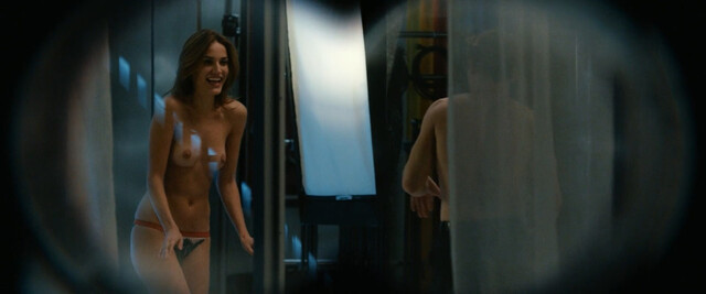 Sydney Sweeney nude, Cait Alexander nude, Natasha Liu Bordizzo nude, Blessing Adedijo nude – The Voyeurs (2021)
