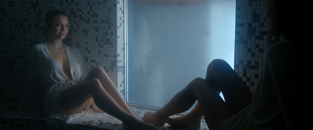 Sydney Sweeney nude, Cait Alexander nude, Natasha Liu Bordizzo nude, Blessing Adedijo nude – The Voyeurs (2021)