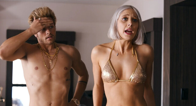 Addison Rae sexy, Vanessa Dubasso sexy – He's All That (2021)