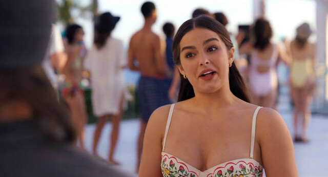 Addison Rae sexy, Vanessa Dubasso sexy – He's All That (2021)