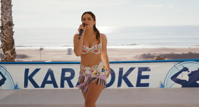 Addison Rae sexy, Vanessa Dubasso sexy – He's All That (2021)