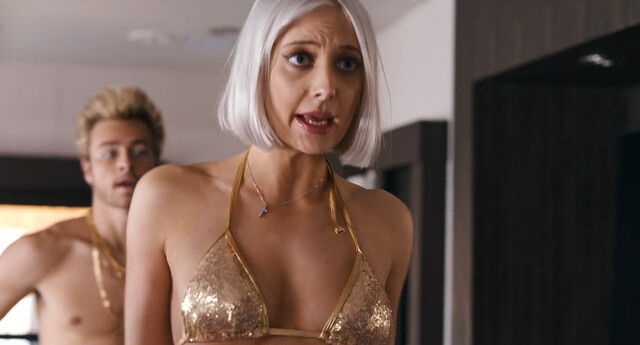 Addison Rae sexy, Vanessa Dubasso sexy – He's All That (2021)