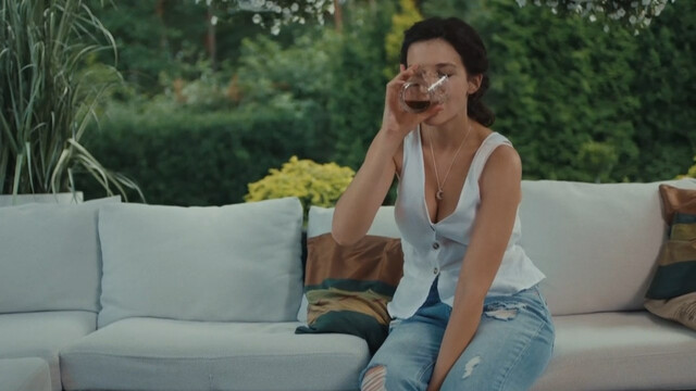 Maria Debska nude, Ilona Ostrowska sexy, Maria Dejmek nude– Osaczony s01e01-06 (2021)