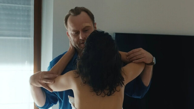 Maria Debska nude, Ilona Ostrowska sexy, Maria Dejmek nude– Osaczony s01e01-06 (2021)