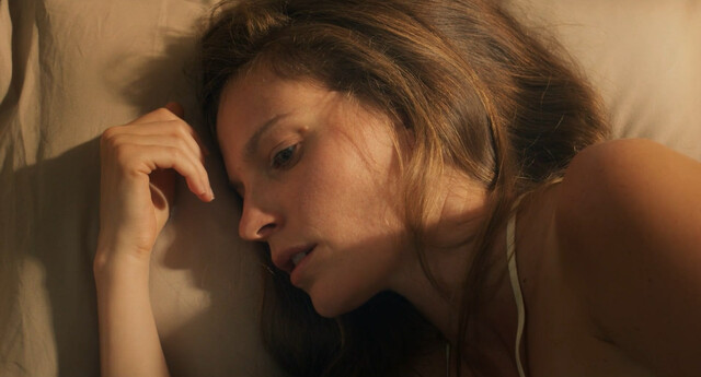 Nathalie Love nude, Lindsay Burdge sexy – Up the River (2015)