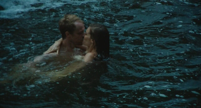 Nathalie Love nude, Lindsay Burdge sexy – Up the River (2015)