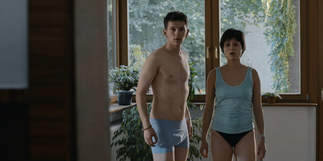 Maria Wawreniuk nude, Sara Celler-Jezierska sexy, Klaudia Koscista sexy – Open Your Eyes (Otworz oczy) s01e01-06 (2021)