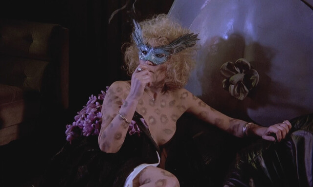 Sydne Rome nude, Karin Albin nude, Mylene Demongeot nude – Il faut vivre dangereusement (1975)