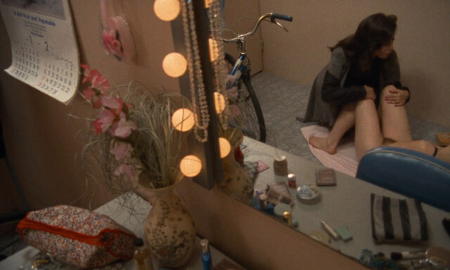 Helen Nicholas nude, Louise Smith nude, Marusia Zach nude, Amanda Goodwin sexy – Working Girls (1986)