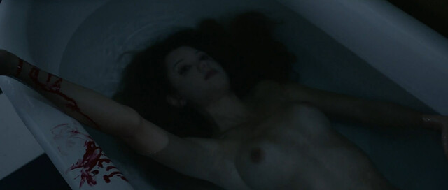 Valentina de Angelis nude, Renee Olstead sexy – The Midnight Game (2013)