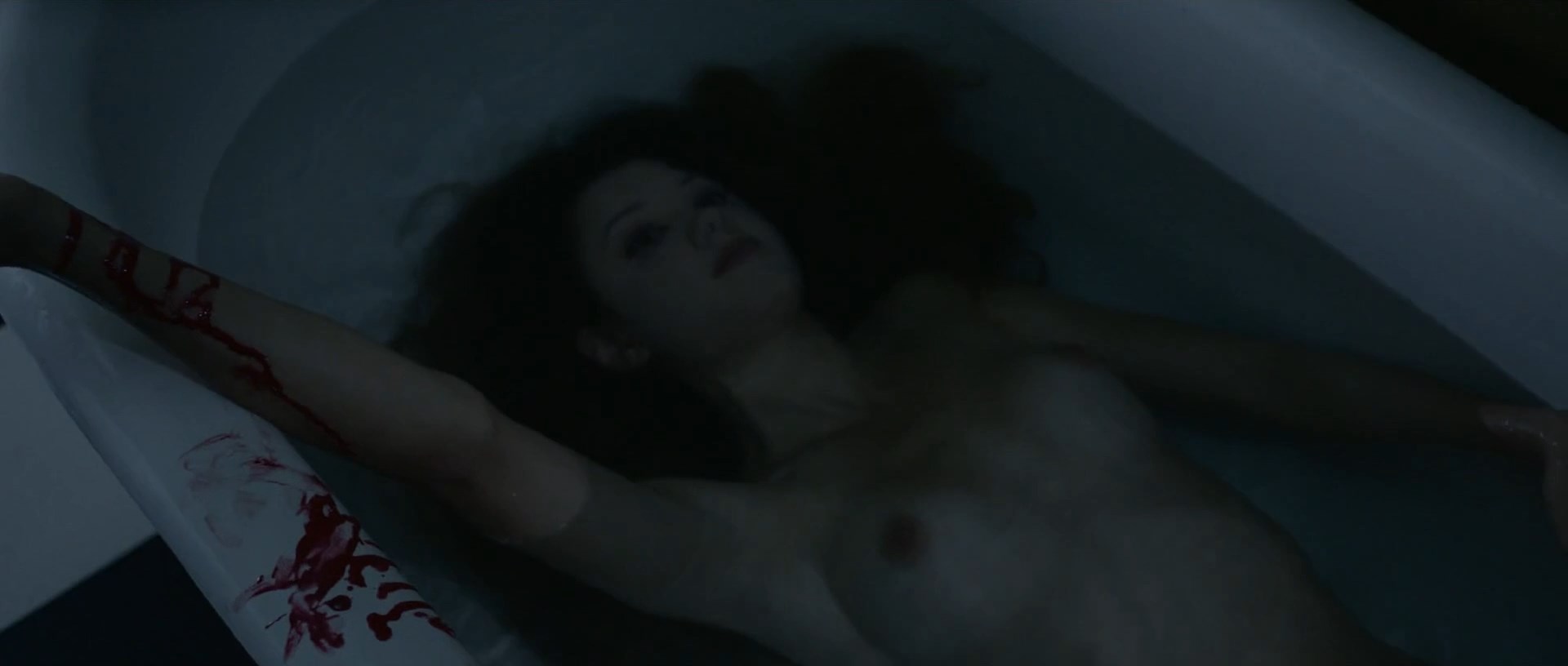 Valentina de Angelis nude, Renee Olstead sexy – The Midnight Game (2013)