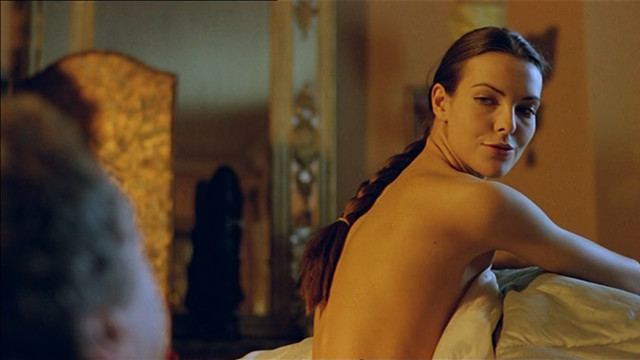 Carole Bouquet nude, Andrea Ferreol sexy – Il Cappotto di Astrakan (1979)