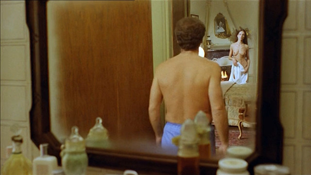 Carole Bouquet nude, Andrea Ferreol sexy – Il Cappotto di Astrakan (1979)