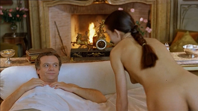 Carole Bouquet nude, Andrea Ferreol sexy – Il Cappotto di Astrakan (1979)