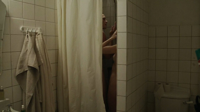 Matilda Kallstrom nude, Alma Jodorowsky nude – Threesome s01e01-08 (2021)