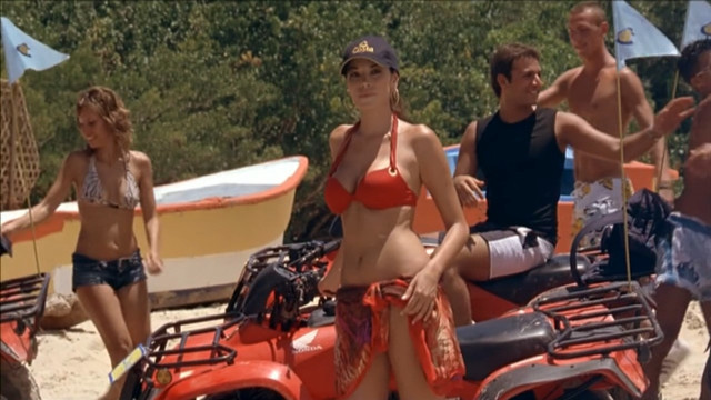 Aida Yespica nude, Michelle Hunziker sexy – Natale in crociera (2007)