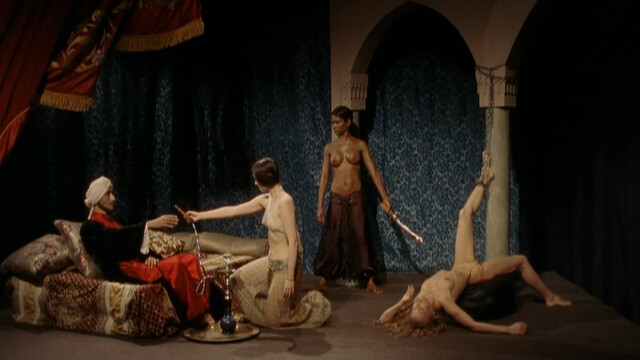 Arielle Dombasle nude, Marie Espinosa nude, Zineb Nijih nude, Dany Verissimo-Petit nude, etc.– Gradiva (C'est Gradiva qui vous appelle) (2006)