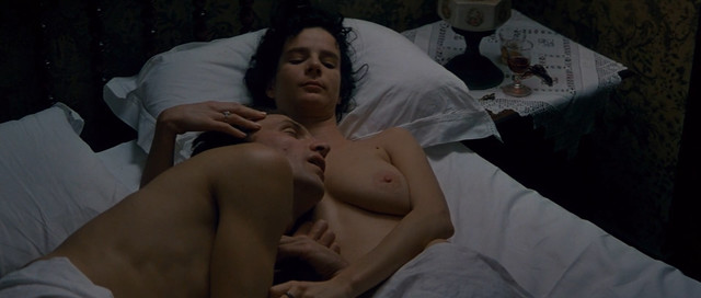 Kate Winslet nude, Rachel Griffiths nude – Jude (1996)