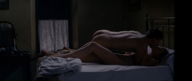 Kate Winslet nude, Rachel Griffiths nude – Jude (1996)