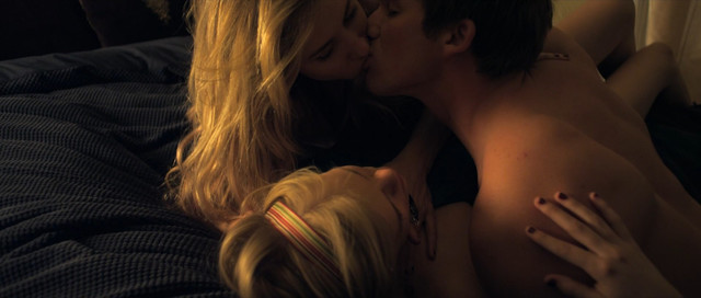 Sara Paxto sexy, Gillian Zinser sexy, Stephanie Simbari sexy, Jackie Jandrell sexy – Liars All (2013)