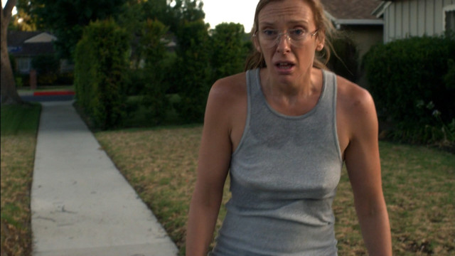 Toni Collette nude, Joey Lauren Adams sexy, Joey Rosemarie DeWitt sexy, Brie Larson sexy – United States of Tara s02e01-10 (2010)
