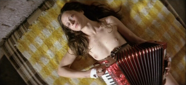 Sonja Savic nude, Mojca Fatur sexy – Odgrobadogroba (2005)