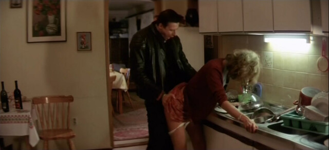 Sonja Savic nude, Mojca Fatur sexy – Odgrobadogroba (2005)