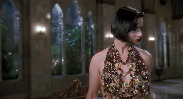 Isabella Rossellini sexy, Catherine Bell nude, Carrie Jean Yazel nude, Meryl Streep sexy, Goldie Hawn sexy – Death Becomes Her (1992)