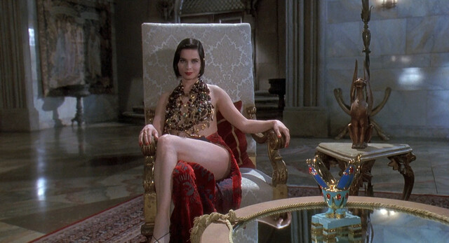 Isabella Rossellini sexy, Catherine Bell nude, Carrie Jean Yazel nude, Meryl Streep sexy, Goldie Hawn sexy – Death Becomes Her (1992)