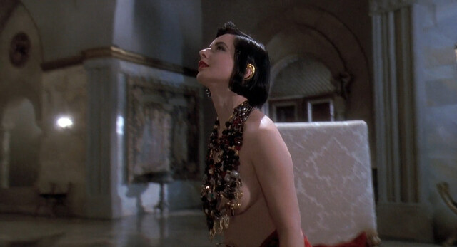 Isabella Rossellini sexy, Catherine Bell nude, Carrie Jean Yazel nude, Meryl Streep sexy, Goldie Hawn sexy – Death Becomes Her (1992)