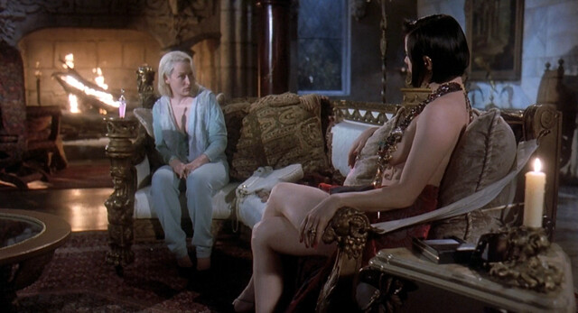 Isabella Rossellini sexy, Catherine Bell nude, Carrie Jean Yazel nude, Meryl Streep sexy, Goldie Hawn sexy – Death Becomes Her (1992)