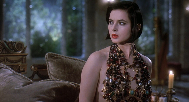 Isabella Rossellini sexy, Catherine Bell nude, Carrie Jean Yazel nude, Meryl Streep sexy, Goldie Hawn sexy – Death Becomes Her (1992)